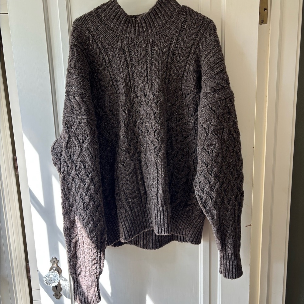 Babaa Wool Cable Knit Sweater